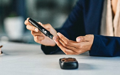 Mới mắc đái tháo đường, đường huyết cao 400mg/dL phải làm sao?