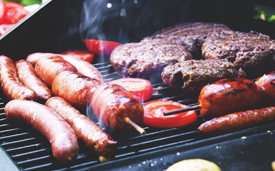 Hè sang, ăn tiệc nướng ngoài trời sao cho an toàn?