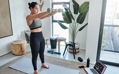 Thử ngay 5 động tác tập bụng ở tư thế đứng