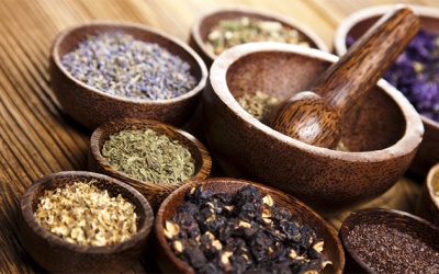 Có cách nào kiểm soát run vô căn không dùng thuốc?