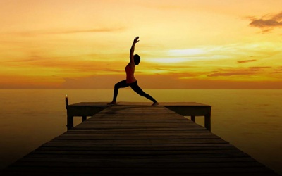 Rèn luyện sức khỏe với bài tập yoga 'chào mặt trời'