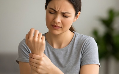 Cổ tay yếu? Đây là 7 bài tập yoga dành cho bạn