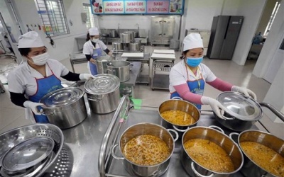 Thực phẩm 'bẩn' đe dọa bếp ăn tập thể 