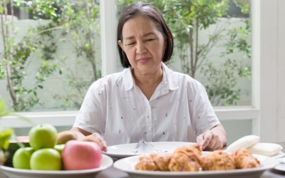 Tuổi già có cần kiêng đồ ăn nhiều dầu mỡ?