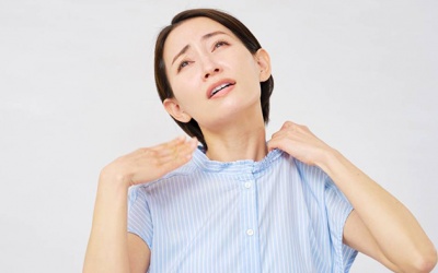 Bí quyết vượt qua cơn bốc hỏa tuổi mãn kinh trong mùa Hè