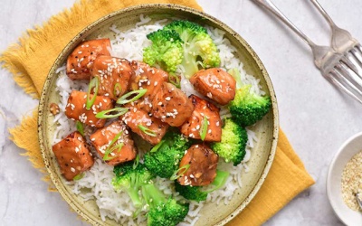 Cá hồi nướng đẫm sốt xì dầu tỏi cho bữa tối nhanh gọn