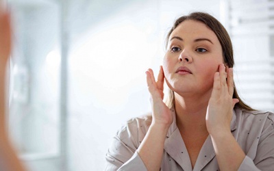 Suy thận bị phù mặt phải làm sao?