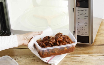 Nguy cơ nhiễm vi nhựa từ đồ dùng quen thuộc