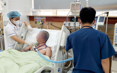 Hà Nội: Một người đàn ông hôn mê do súc miệng bằng cồn y tế giả