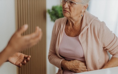 Người cao tuổi bị sỏi túi mật 18mm có cần phẫu thuật không?