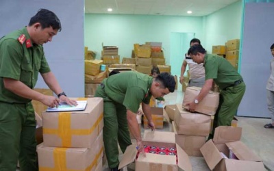 Triệt phá đường dây sản xuất 12 tấn kem trộn, mỹ phẩm giả