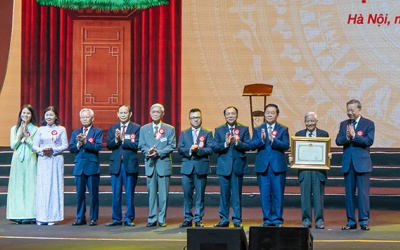 Báo chí Cách mạng Việt Nam đón nhận Huân chương Hồ Chí Minh