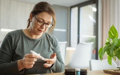 Người bệnh đái tháo đường có nên uống nước ép trái cây?