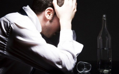 Rượu và trầm cảm: Mối liên hệ mật thiết ít người để ý 