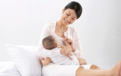 Nuôi con bằng sữa mẹ: Tốt cho mẹ, khỏe cho con