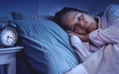 Vì sao ù tai nặng hơn vào ban đêm?