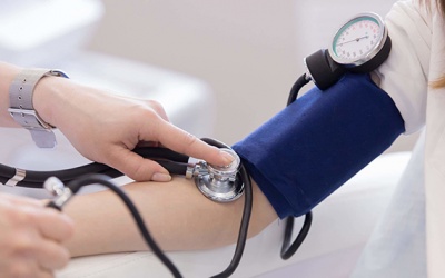 Cách kiểm soát và làm giảm huyết áp hiệu quả