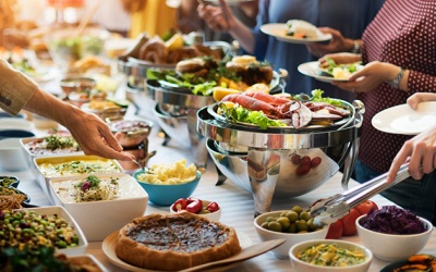 3 nguy cơ về an toàn thực phẩm tiềm ẩn trong bữa ăn buffet