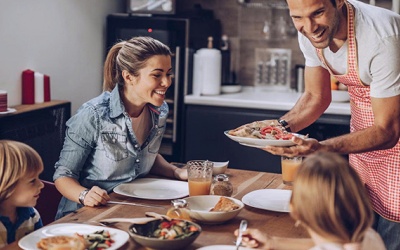 9 điều không nên nói với trẻ trong bữa cơm gia đình