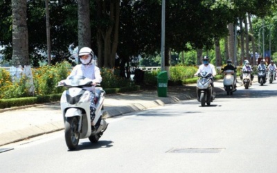 Nắng nóng bao trùm Bắc Bộ và Trung Bộ