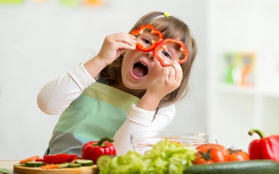 Nuôi dưỡng lòng nhân ái giúp trẻ hình thành thói quen ăn uống lành mạnh 