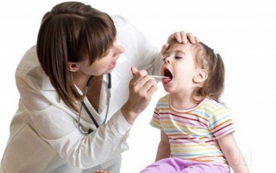 Cách chăm sóc trẻ khi bị viêm amidan