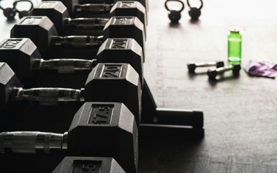 Hướng dẫn tìm mức tạ phù hợp cho người mới tập gym