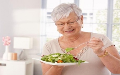 5 thực phẩm chống viêm tốt cho phụ nữ sau 50 tuổi