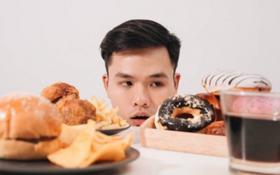 Giảm cân khó thành vì 4 nhóm thực phẩm càng ăn càng thèm 