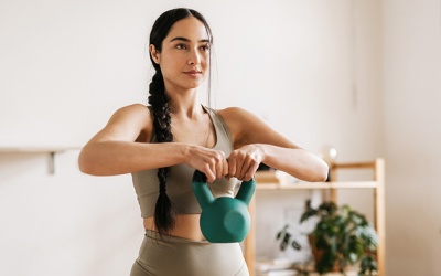 Thử ngay 3 bài tập bụng khi đứng cho vòng eo săn chắc