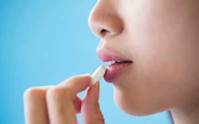 Thực hư nhai kẹo cao su giúp đường viền hàm sắc nét