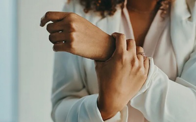 Đang có thai 3 tháng, uống TPBVSK Vương Lão Kiện được không?