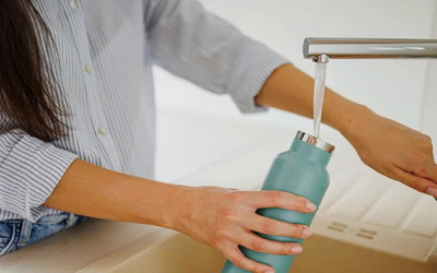 Vệ sinh bình nước đúng cách