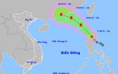 Áp thấp nhiệt đới vào biển Đông, có thể mạnh thành bão vào ngày mai
