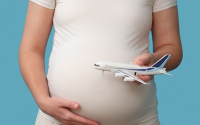 Có an toàn khi đi máy bay trong 3 tháng đầu thai kỳ?
