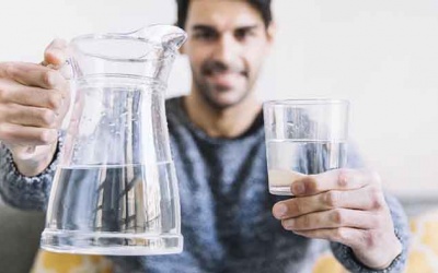 Thu sang, uống nước lạnh có sao không?