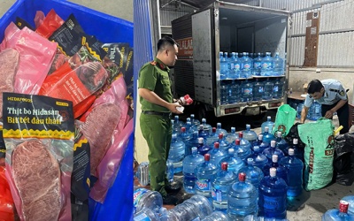 Hà Nội: Thịt trâu 'hô biến' thành bò Wagyu, dùng nước lã làm giả nước Lavie