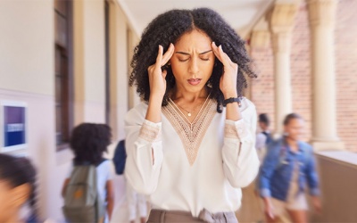 Tại sao nhiều người bị run tay khi căng thẳng?