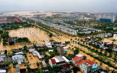 Trung Bộ tiếp diễn mưa lớn, nhiều nơi chìm trong biển nước