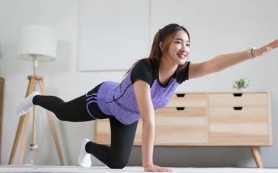 5 động tác giúp các cơ trung tâm khỏe toàn diện không kém tập plank