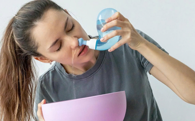 Có nên rửa mũi bằng nước muối sinh lý?