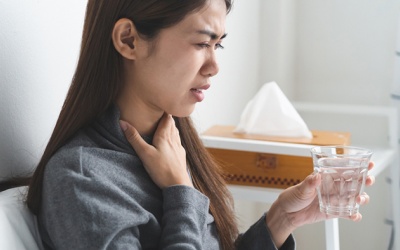 Phân biệt triệu chứng viêm họng do virus và vi khuẩn