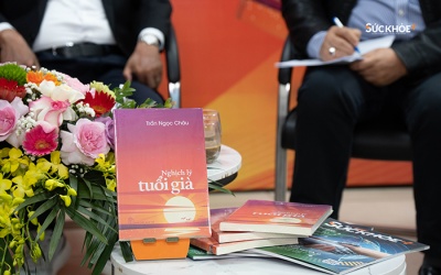 Chùm ảnh ngày ra mắt sách 'Nghịch lý tuổi già'