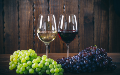 Chuyên gia dinh dưỡng nói gì về lợi ích sức khỏe của vang đỏ và vang trắng?