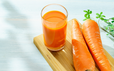 Infographic: So sánh lợi ích của cà rốt nguyên củ và nước ép cà rốt?