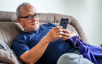 Lợi ích của việc dùng điện thoại với người cao tuổi