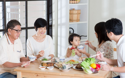 Giúp trẻ ăn uống lành mạnh trong dịp lễ hội