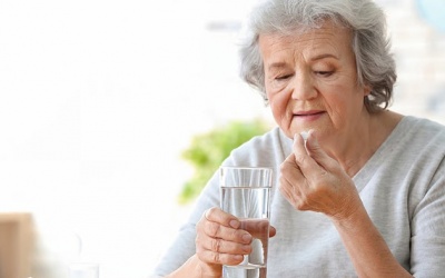 Những điều người lớn tuổi cần biết về calci và vitamin D