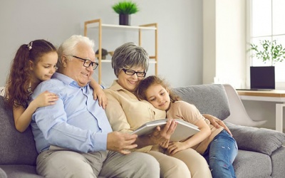 Nuôi dạy cháu giúp não bộ ông bà khỏe mạnh hơn 