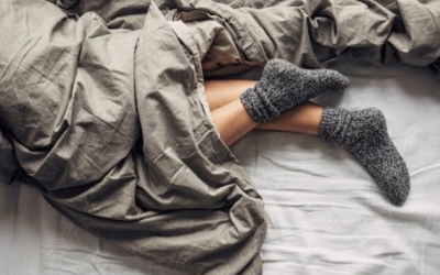 Có nên đi tất khi ngủ?
